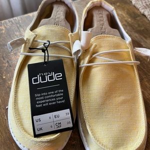 Size 8 women’s hey dudes